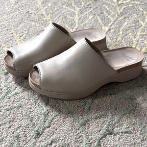 Dansko Ravyn Nappa Ivory mules Size 39
